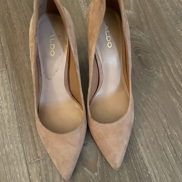 Pumps - Picture 2 of 7